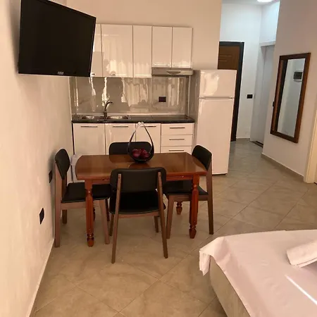 Skyline Apartment *